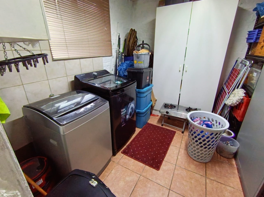 2 Bedroom Property for Sale in Heiderand Western Cape